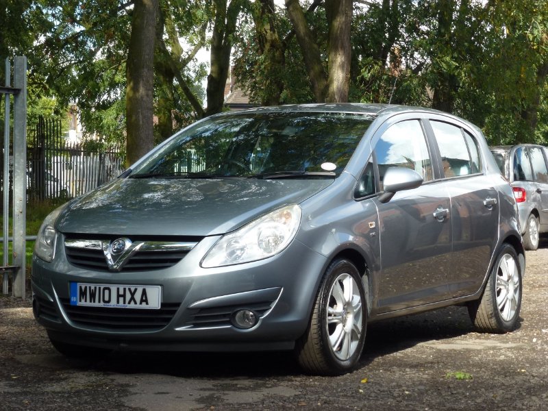 Silver Vauxhall Corsa 1.4i 16v SE Hatchback 5dr Petrol Automatic a/c 138 g/km 99 bhp